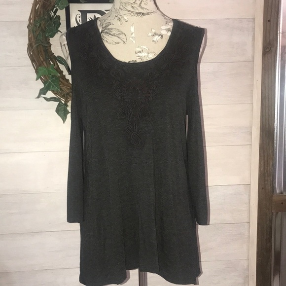 *spense Gray Cold Shoulder Top L - Picture 1 of 5